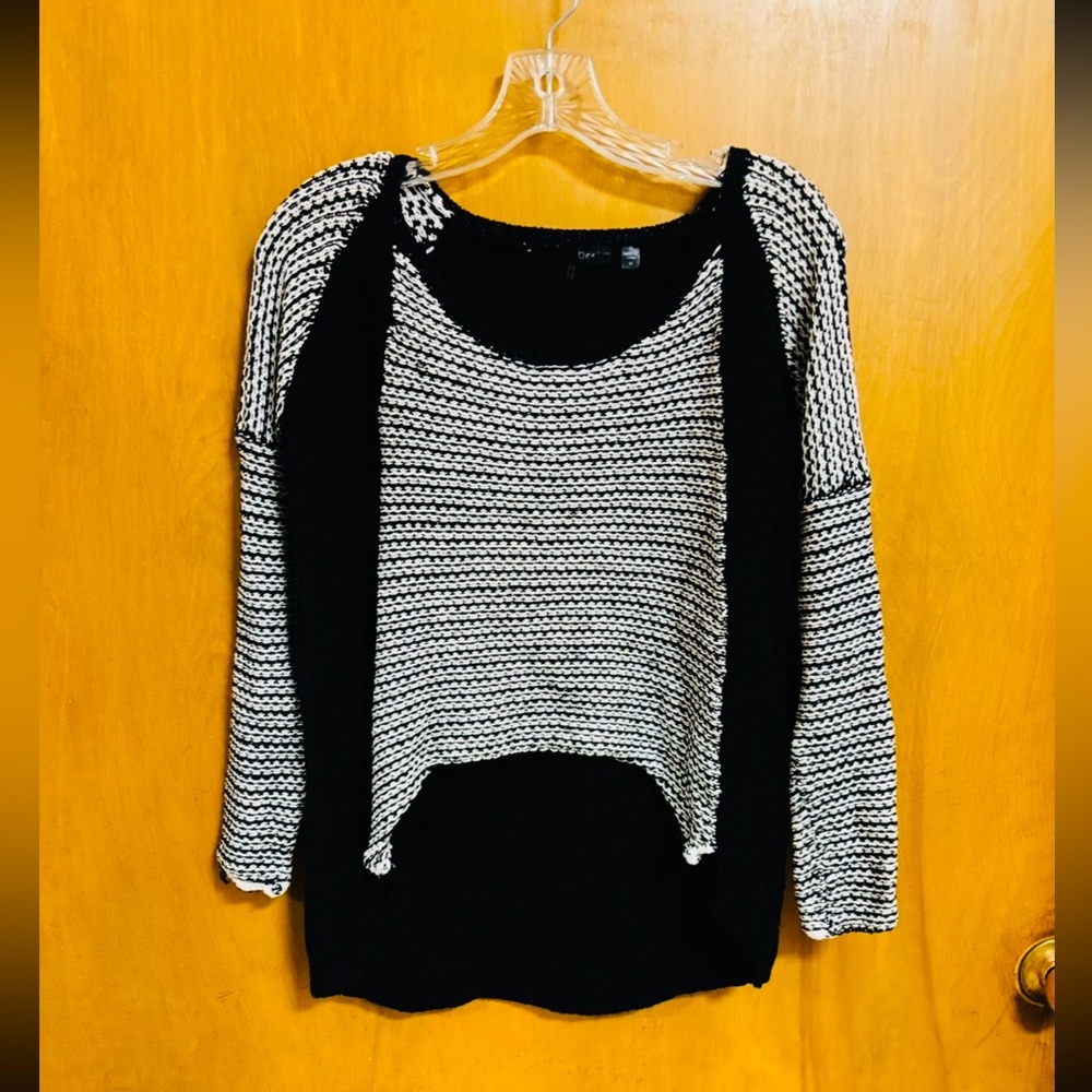 DEX Black and White Scoop Neck Knit Pullover, Size Medium